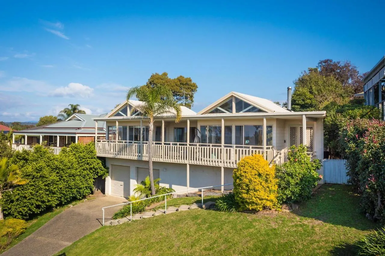 Pelican Lake Holiday House Merimbula Holiday home