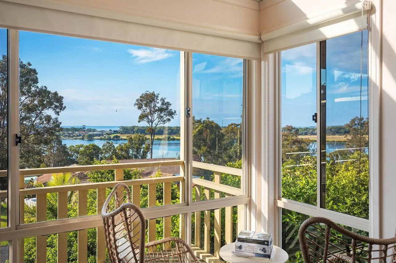 Pelican Lake Holiday House Merimbula 0*,  Australia