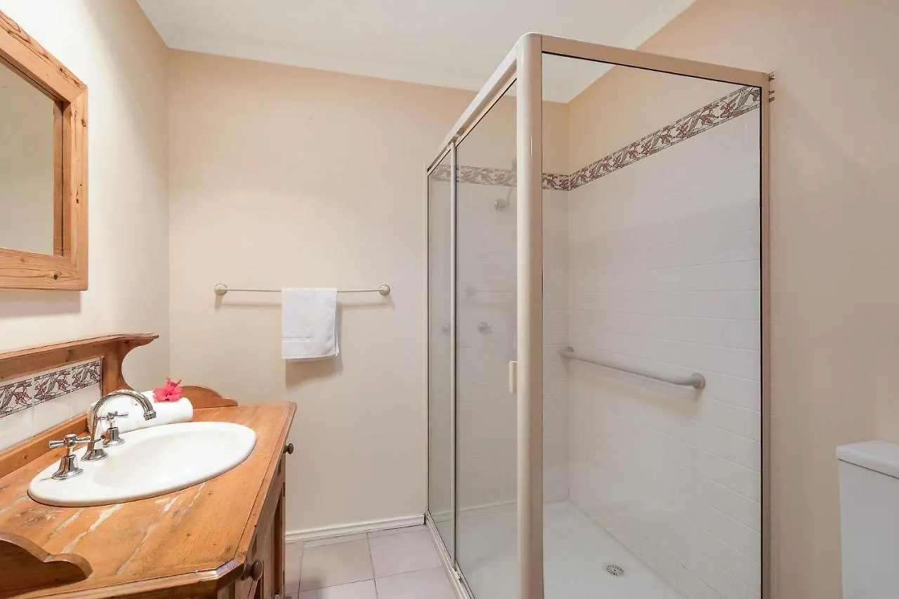 Pelican Lake Holiday House Merimbula Holiday home