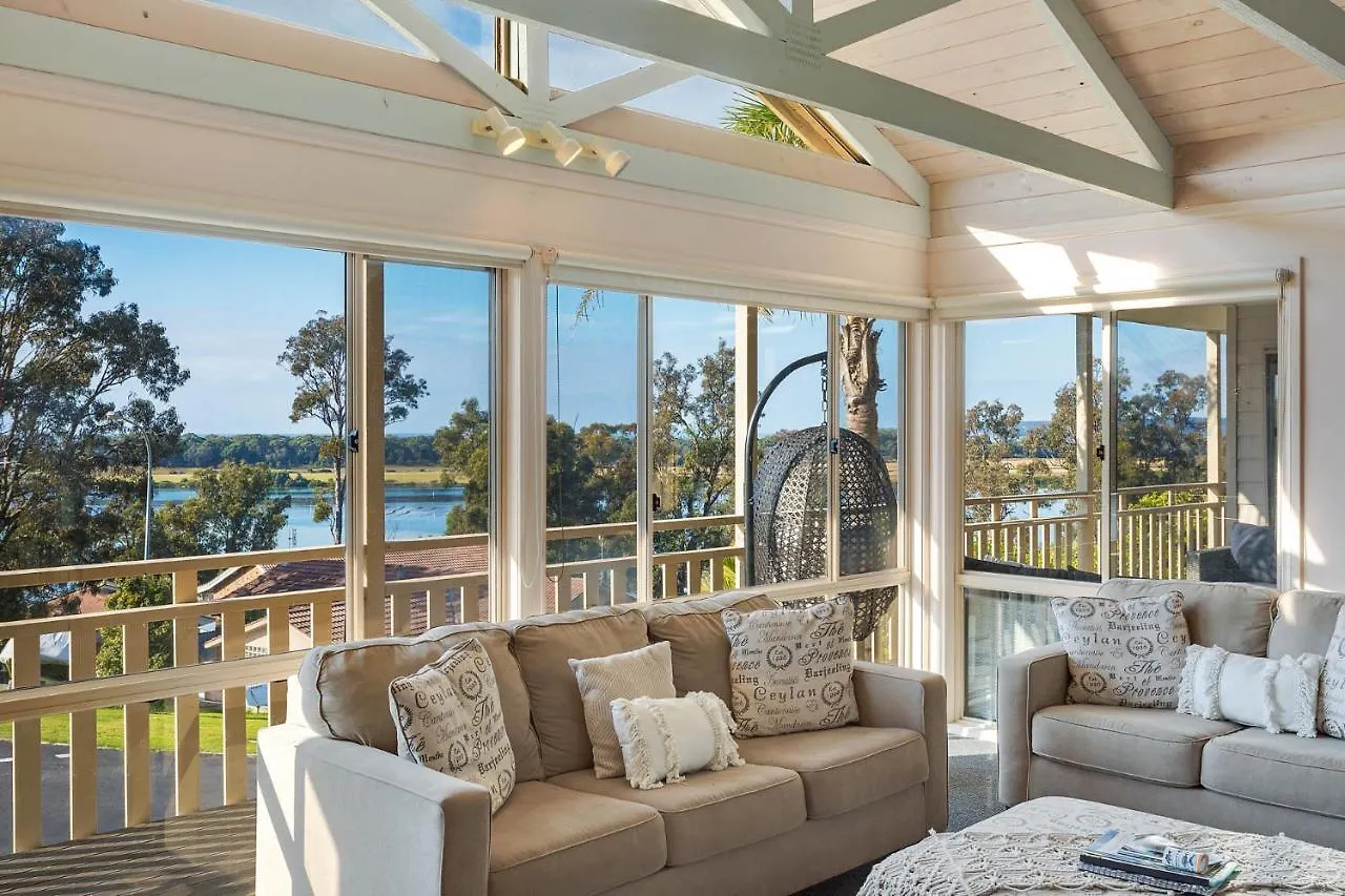 Pelican Lake Holiday House Merimbula 0*,  Australia